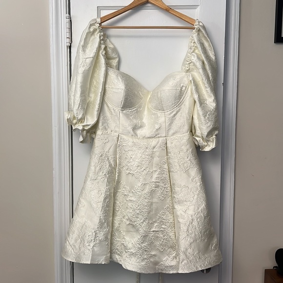 Elegant Off-Shoulder White Dress - Picture 10 of 15